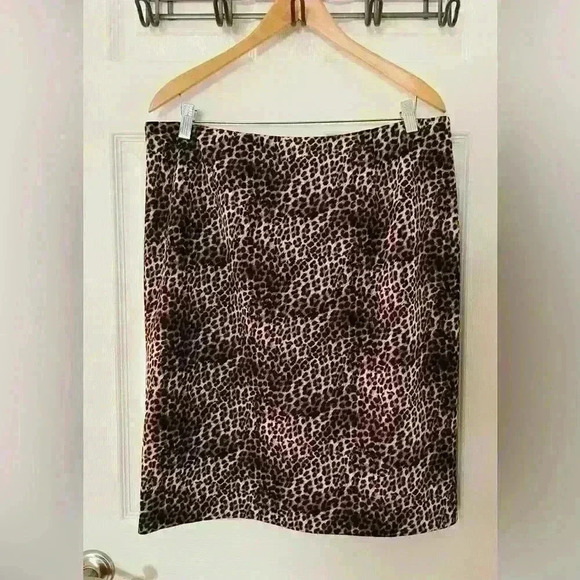 Alfani sexy cheetah print skirt with zipper enclosure size 14. - Picture 1 of 3